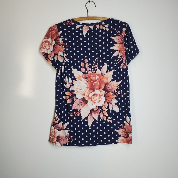 NWT LulaRoe Olive Top with Tulip Sleeves. Size XS - Picture 3 of 7